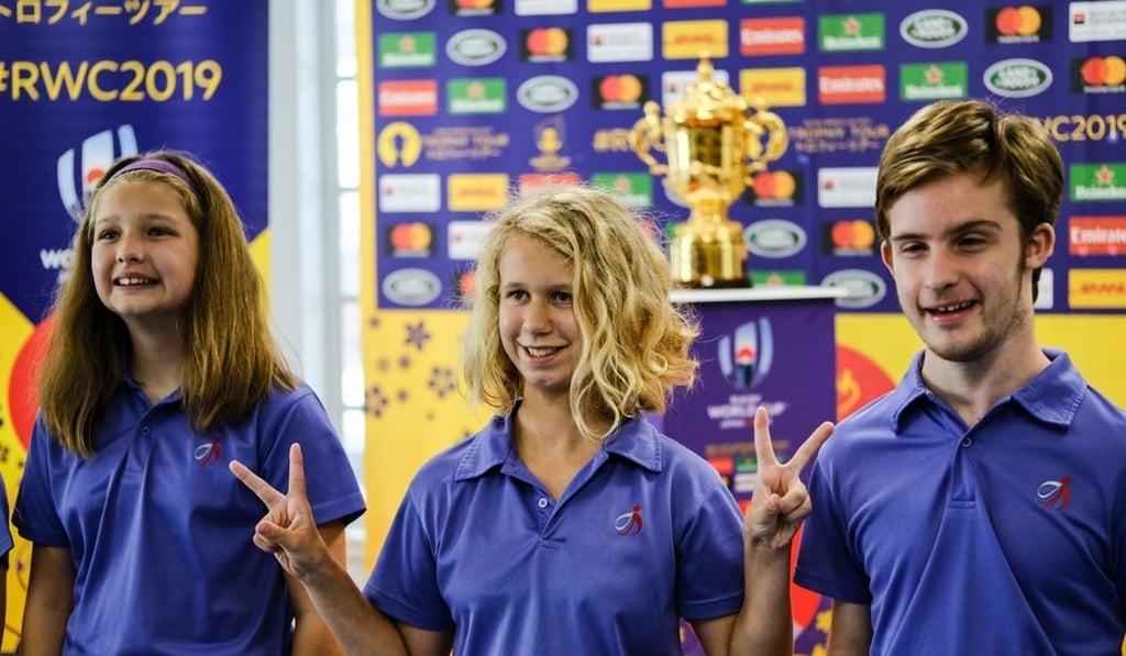 Hong Kong students with the Webb Ellis Cup.
