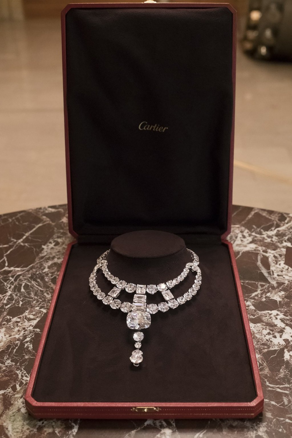 Cartier re creates a dazzling diamond necklace for the movie Ocean s 8 South China Morning Post