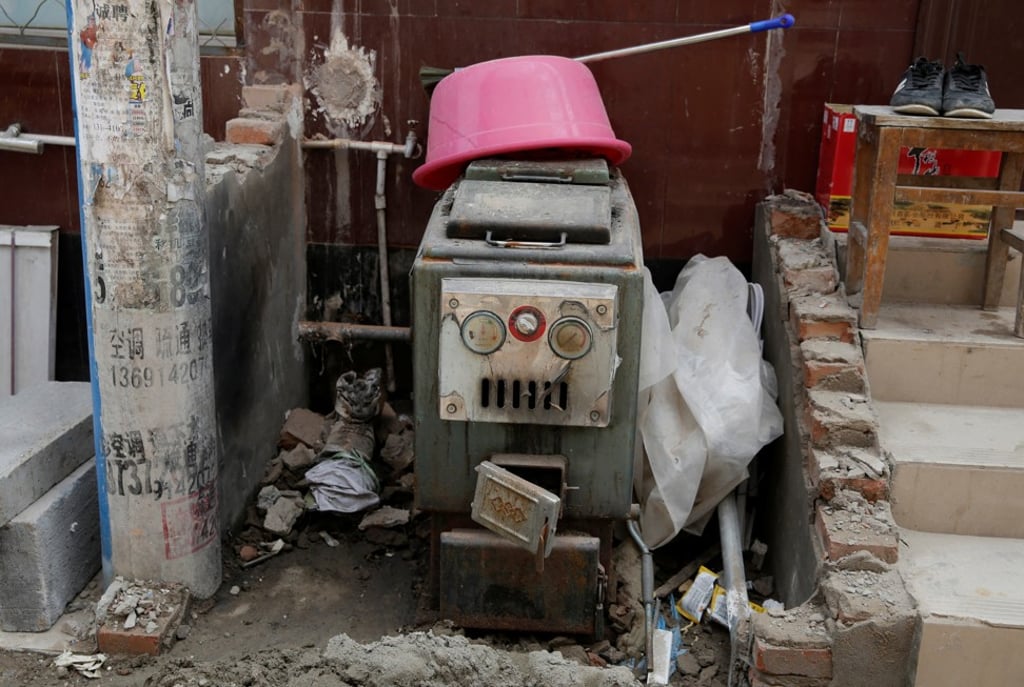 Overzealous efforts by local officials to convert coal-fired boilers to cleaner-burning but scarce natural gas left thousands of households without heat during the freezing winter. Photo: Reuters