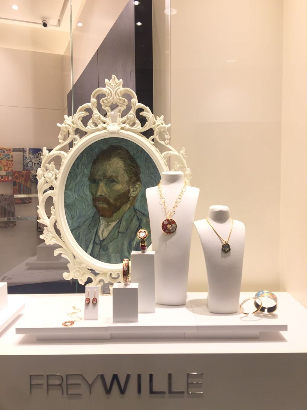 The Hommage à Van Gogh collection, which was inspired by two paintings by the Dutch artist Vincent van Gogh.