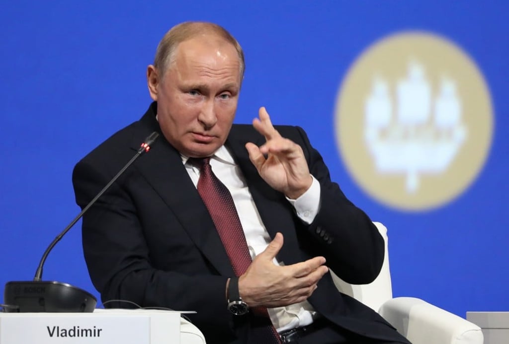 Russian President Vladimir Putin spoke to Chinese vice-premier Wang Qishan at the St. Petersburg International Economic Forum on Friday. Photo: Bloomberg