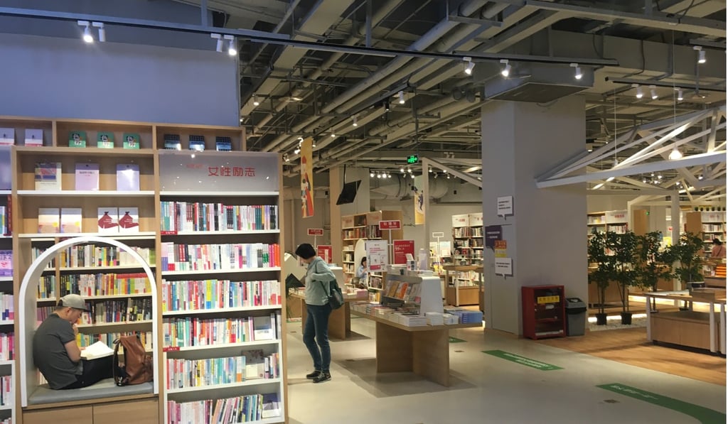 Dangdang in Chongqing offers comfortable spaces fro browsers.