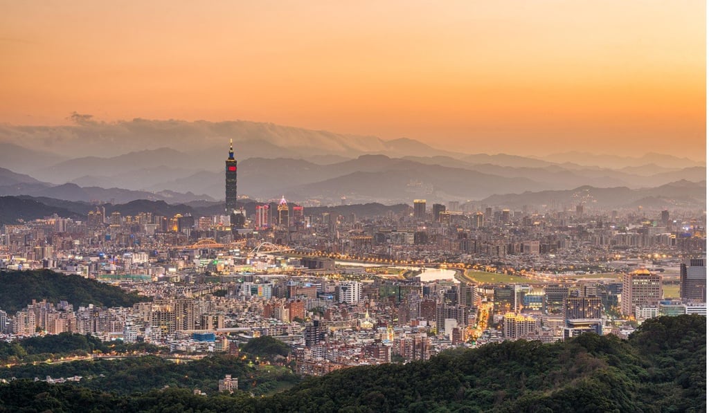 Between 2007 and 2016, Taiwan granted permanent residency to 6,652 people from Hong Kong and Macau. Between 2007 and 2016, Taiwan granted permanent residency to 6,652 people from Hong Kong and Macau.