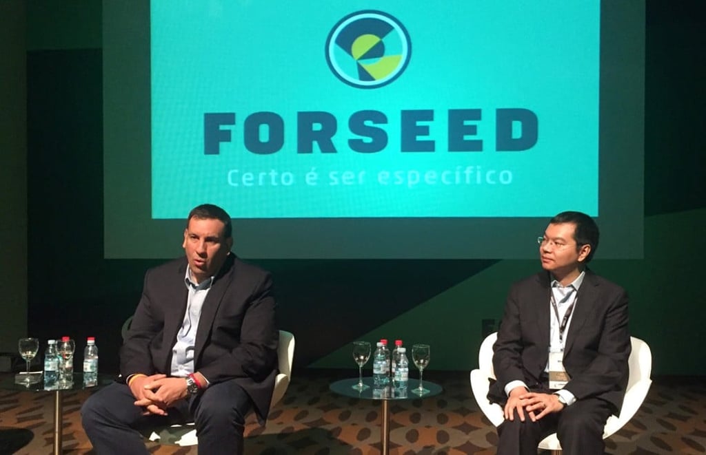 General Manager of LATAM, Mozart Fogaca Junior (left), is seen with Kevin Chen, the Director of Market Projects for Chinese agricultural company Longping High-Tech in Campinas, Brazil, on Tuesday. Photo: Reuters