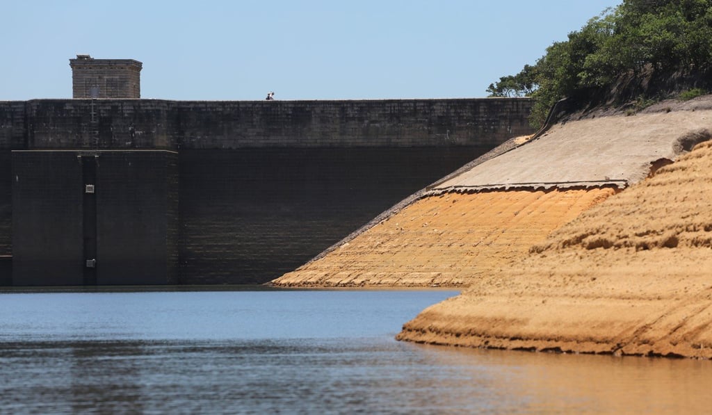 The hot weather is expected to continue until Friday, with showers forecast for the weekend. Winson Wong