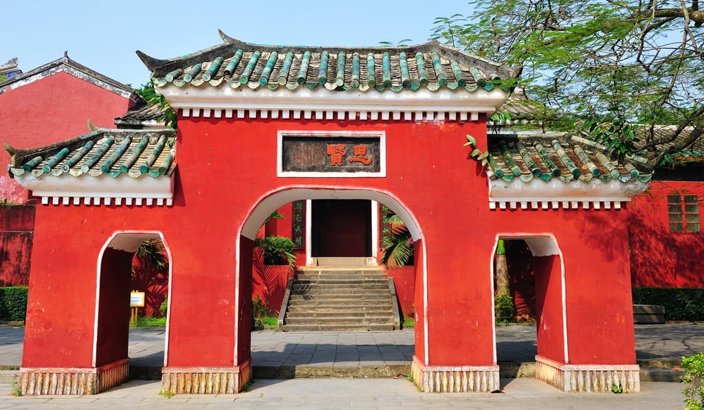 Wu Gong Temple commemorates five government officials who were long ago exiled in the city.
