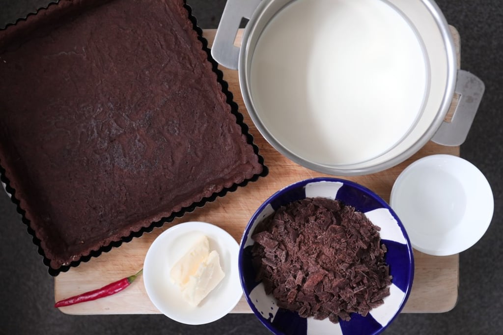 The ingredient set up ready to make the dessert.
