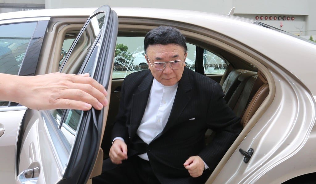 Second son Yuk-sui arrives in Admiralty to support his mother in her court case. Photo: Dickson Lee