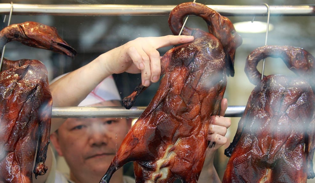 Roast geese on display at Yat Lok Barbecue Restaurant, which has sadly closed. Photo: Edward Wong