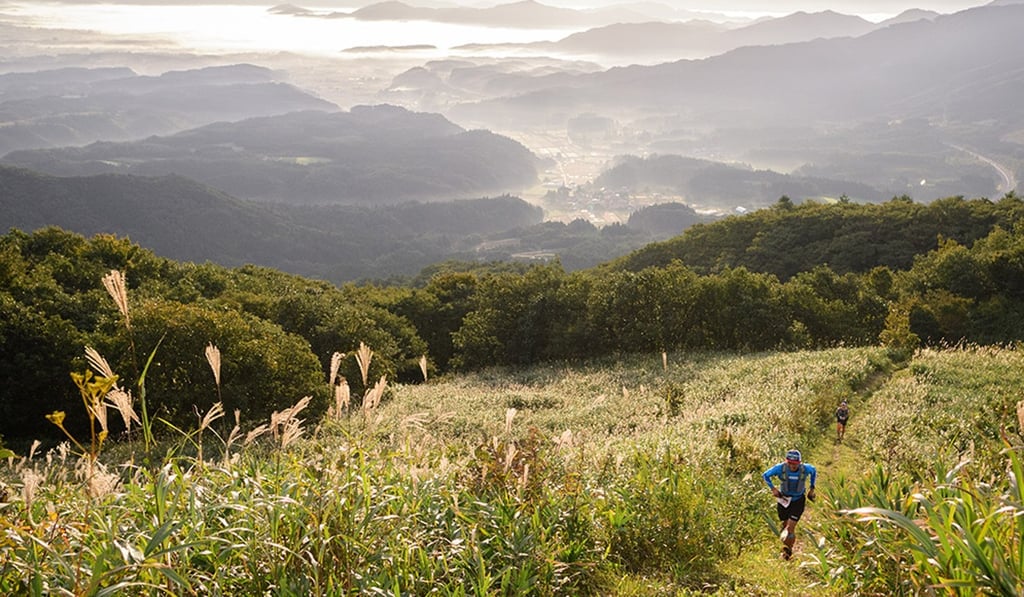Greenery, autumn leaves and snow all in one race for runners in Japan.