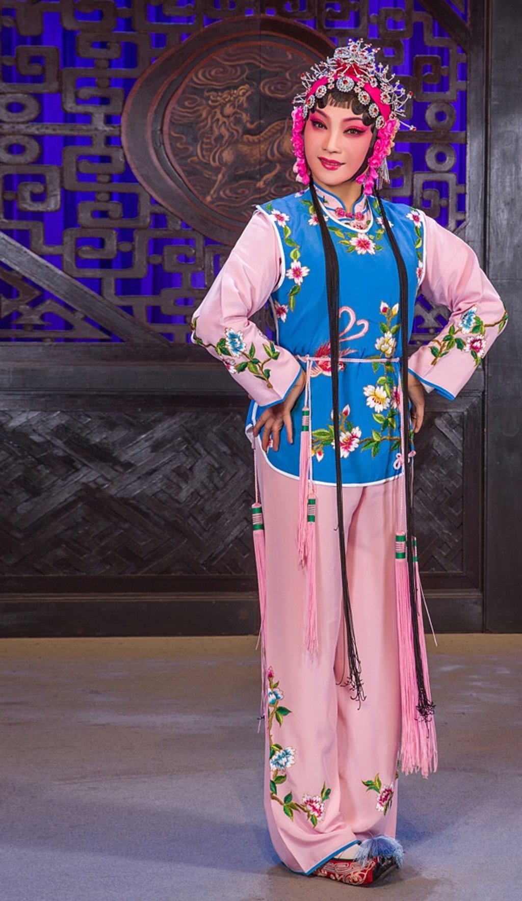 The Fujian Puxian Theatre’s opera singers perform in beautiful costumes.