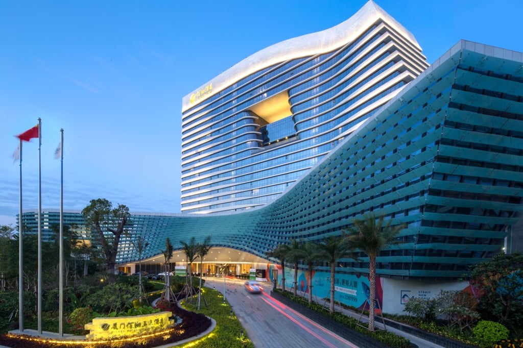 The Xiamen Wutong Fliport Hotel is close to the Wutong Ferry Terminal