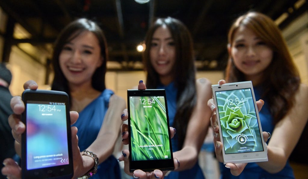 The latest smartphones from ZTE: the KIS 3, Blade VEC 4G and the ZTE Blade L2. Photo: AFP