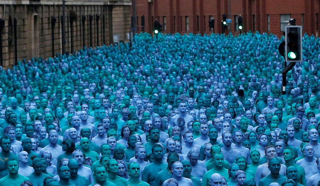 Nude models prepare for a Tunick photo in Hull, northern England, in July 9, 2016. Photo: Reuters