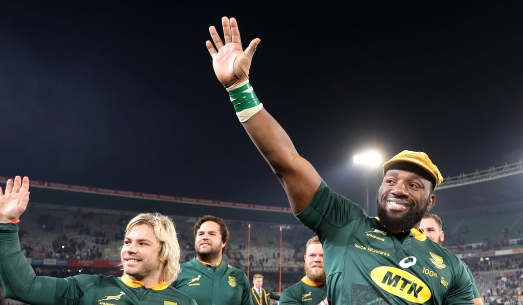 Tendai Mtawarira celebrates his 100th test match with teammates. Photo: EPA