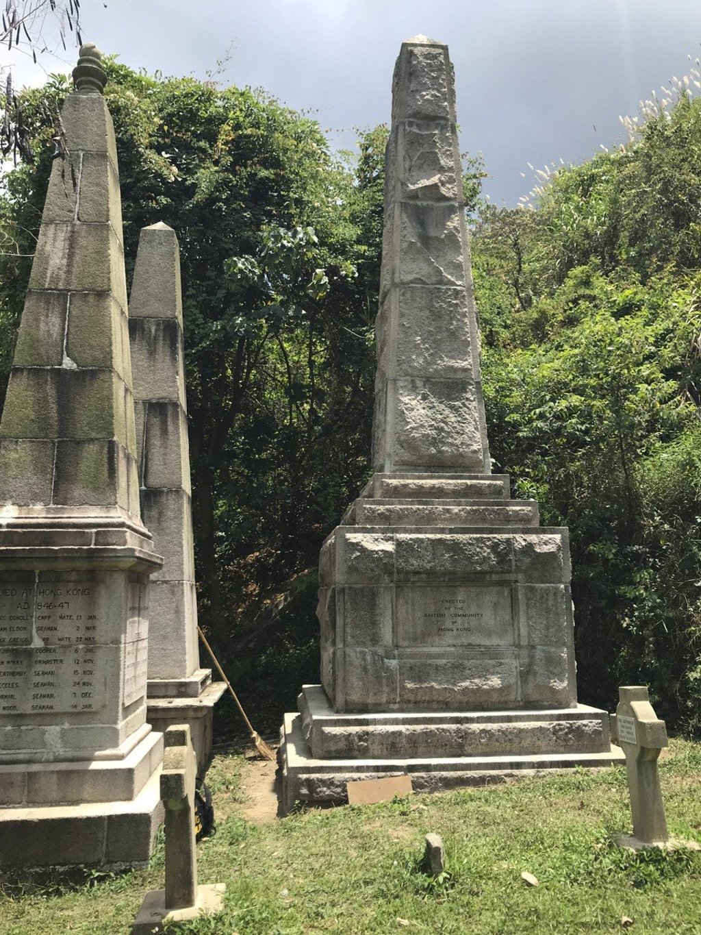 The memorial in Happy Valley was erected in 1908 to commemorate the five sailors who lost their lives on the French torpedo destroyer Fronde during the great typhoon of 1906. Photo: Stuart Heaver