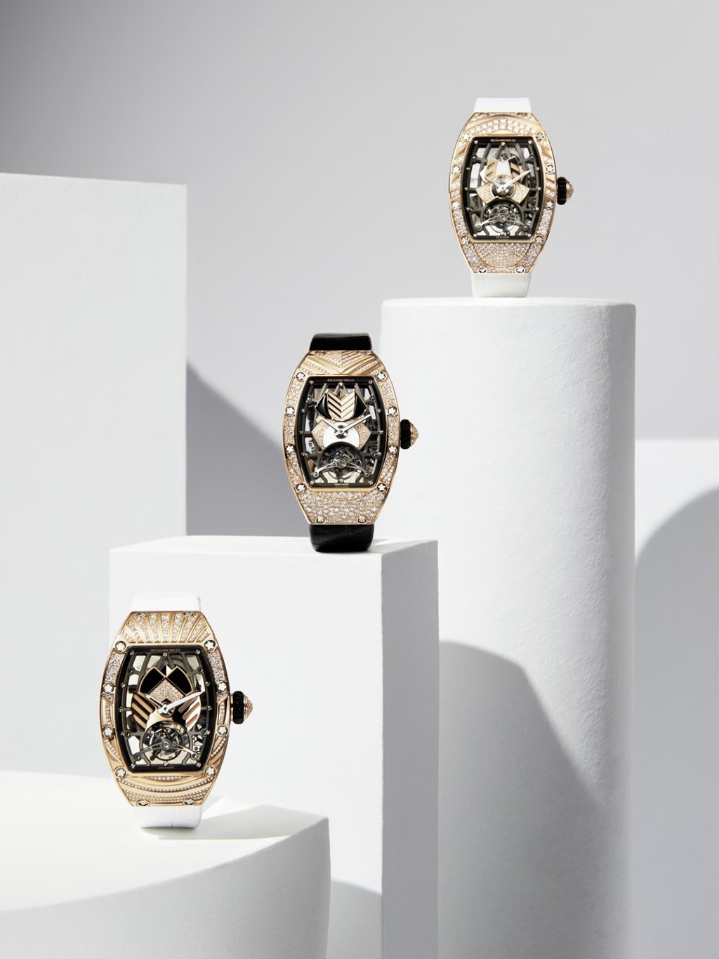 The design of the watch was inspired by art deco and tribal arts elements.