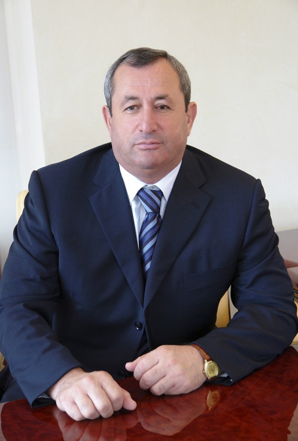 Vitaly Karayev, mayor of the city of Vladikavkaz, sits in his office in this undated file photo. The mayor of one of the biggest cities in Russia's turbulent North Caucasus region died in 2008 after gunmen attacked him in the street. Photo: Reuters