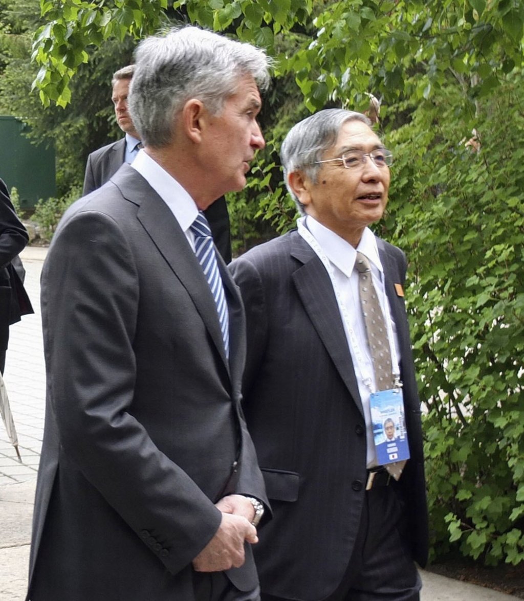 Bank of Japan governor Haruhiko Kuroda (right) and US Federal Reserve chairman Jerome Powell chat ahead of a G7 finance leaders' meeting in Canada on May 31. Kuroda’s strategy of printing money to buy government bonds helped Prime Minister Shinzo Abe enact his economic agenda but has failed to generate the growth promised. Photo: Kyodo