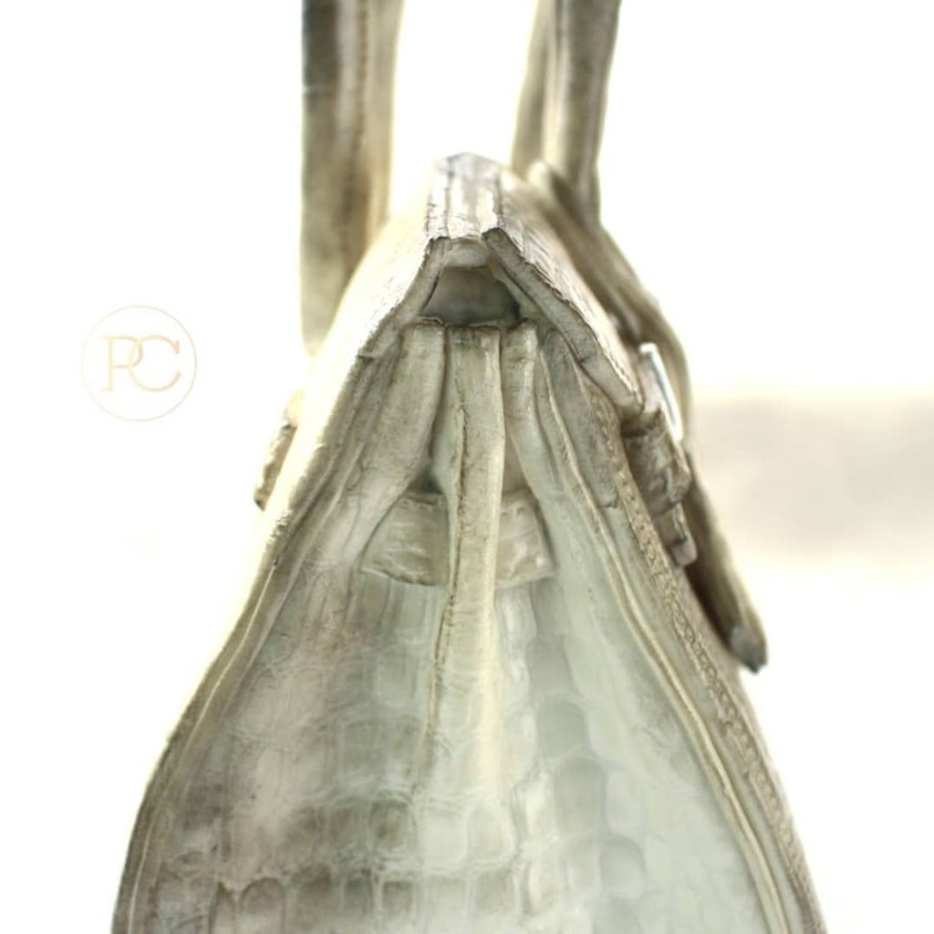 Cake artist Liew Man Kwan from Malaysia has made a detailed Hermès Himalaya 25 Birkin. Photo: Facebook/passionatecakes.my