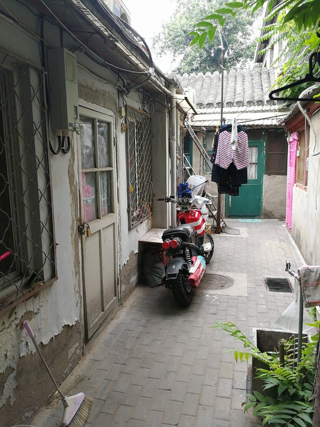 The 6.7 square metre house in Tongjing Alley, in Beijing’s Xicheng district, is surrounded by other such tiny properties. Photo: Yangpeng Zheng