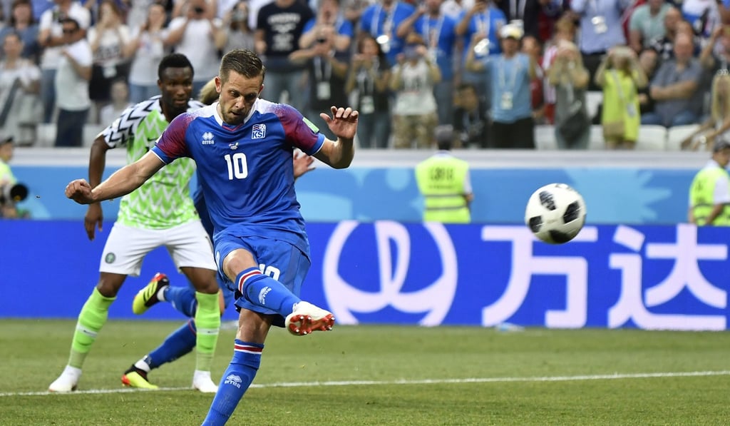 Gylfi Sigurdsson (front) of Iceland hits a penalty kick over the bar. Photo: Xinhua