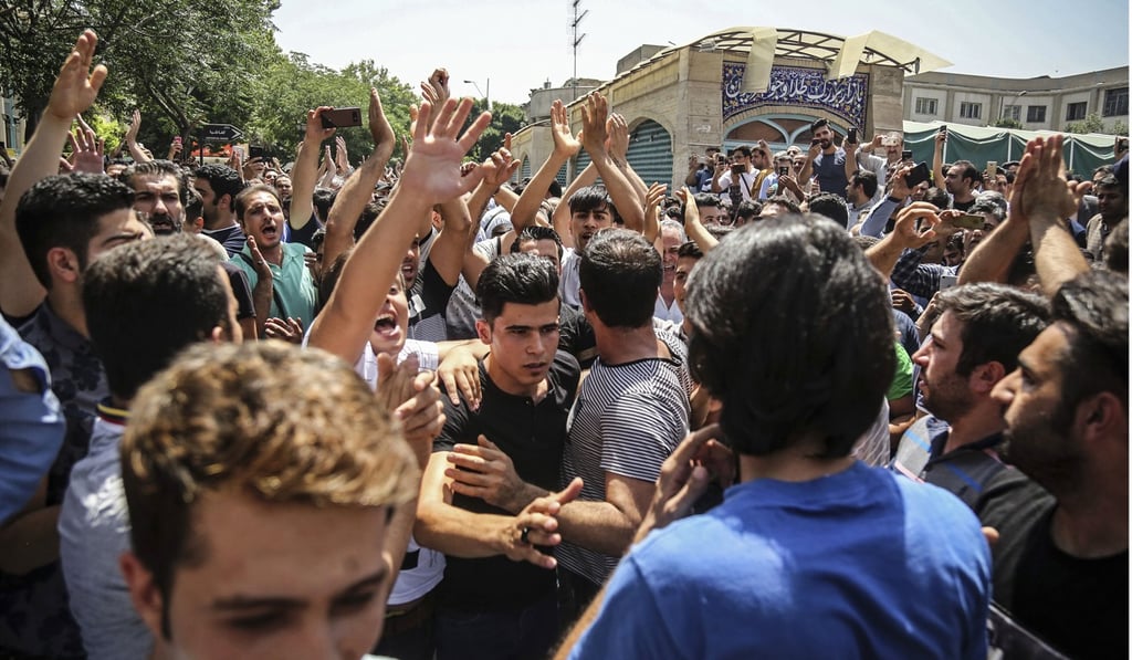 A group of protesters chant slogans at the old Grand Bazaar in Tehran, Iran, on Monday, June 25, 2018. Photo: AP