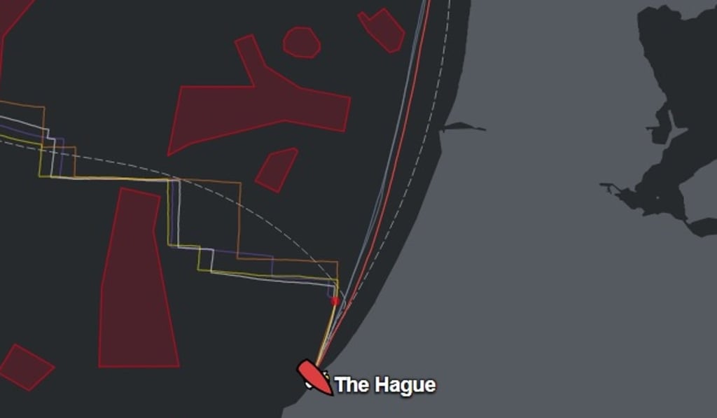 The red line indicates Dongfeng’s route as opposed to the zigzag route taken by their main rivals.