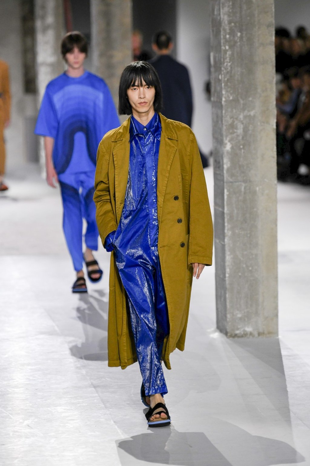 Models present creations of Dries Van Noten, including an olive green overcoat, during the brand’s spring/summer collection show at Paris Men’s Fashion Show. Photo: Xinhua Models present creations of Dries Van Noten, including an olive green overcoat, during the brand’s spring/summer collection show at Paris Men’s Fashion Show. Photo: Xinhua