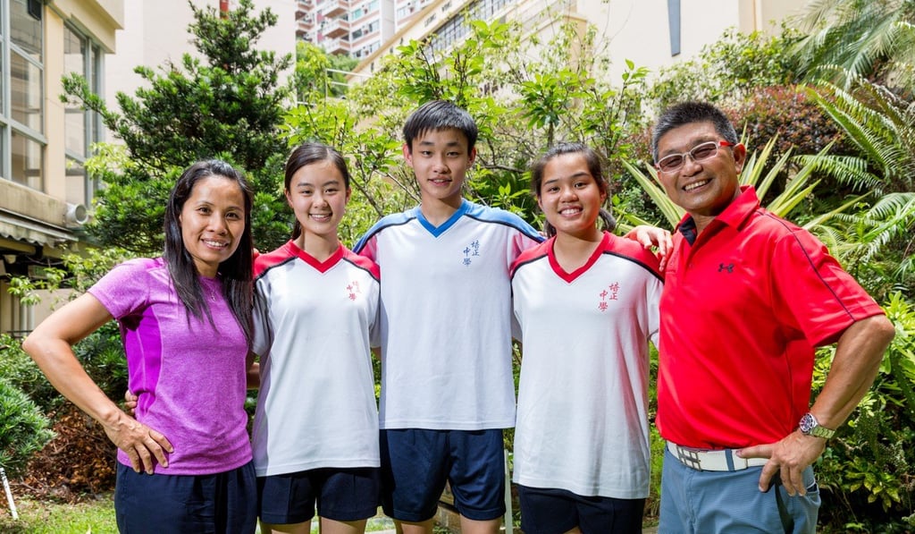 Winning golf team of Pui Chung and the coach.
