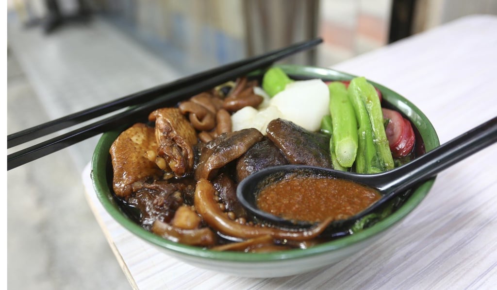 Cart noodles in Hong Kong. Photo: Jonathan Wong