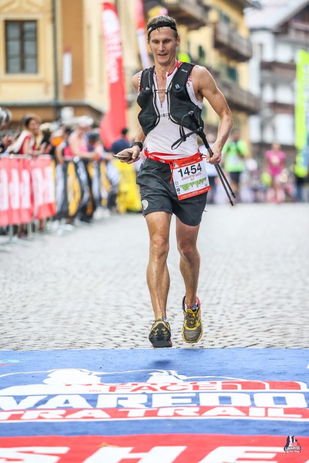Johann Peter finishes the Lavaredo 120km after having a shandy to settle his stomach. Photo: Lavaredo Johann Peter finishes the Lavaredo 120km after having a shandy to settle his stomach. Photo: Lavaredo