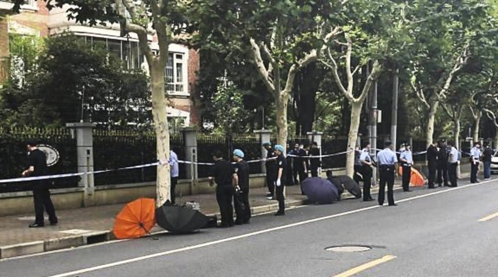 A witness said the man attacked children and parents with a kitchen knife as they left the school gates. Photo: Thepaper.cn