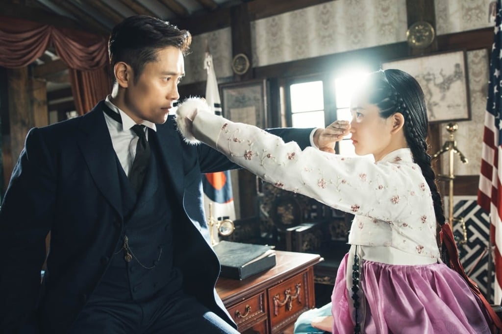 Veteran Korean actor Lee Byung-hun (left) and rising star Kim Tae-ri in a scene from the Netflix drama ‘Mr. Sunshine’. Photo: Hwa&Dam/Netflix