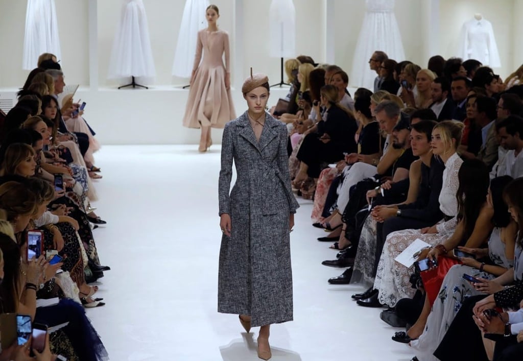 A model presents a creation by Dior during its 2018-2019 autumn/winter haute couture collection fashion show in Paris, on July 2, 2018. Photo: AFP