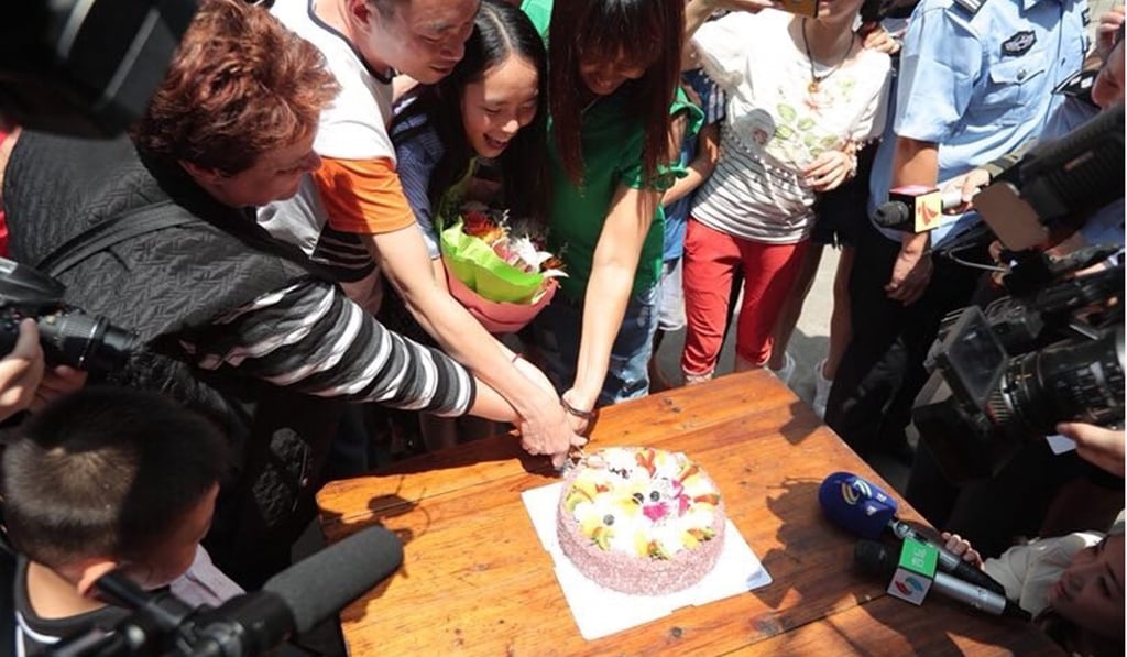 Chinese-American woman Kylee Bowers and her family celebrate their reunion after 13 years apart. Photo: Weibo