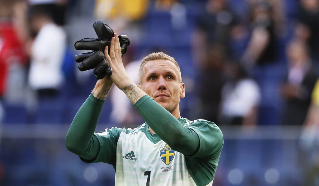 Sweden goalkeeper Robin Olsen applauds fans after beating Switzerland. Photo: EPA