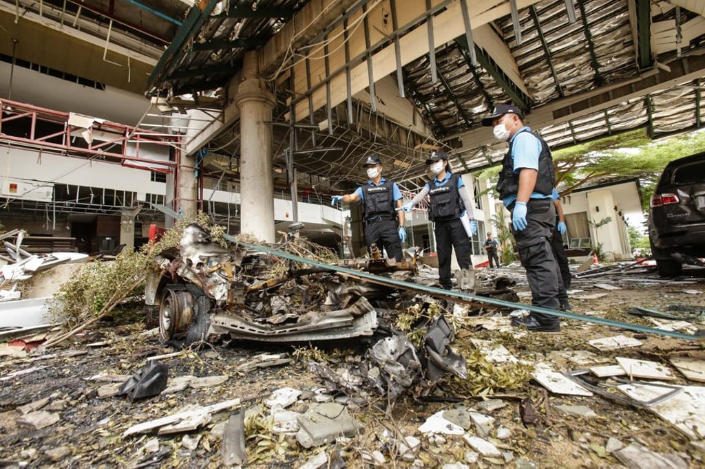 A forensics unit inspects the site of a deadly bomb blast outside a hotel in the southern Thai province of Patani in 2016. Photo: AFP