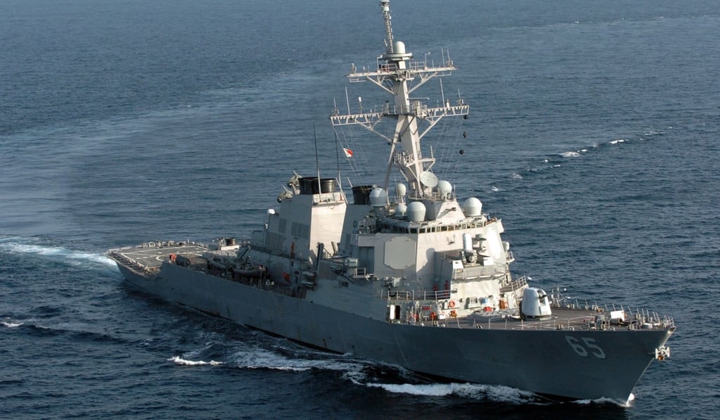 The guided missile destroyer USS Benfold (DDG 65) manoeuvres in the Andaman Sea off the coast of the island of Sumatra, Indonesia in 2005. Photo: US Navy