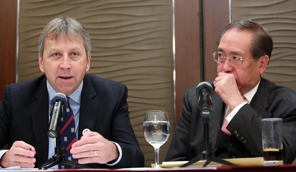 Former HKU vice-chancellor Peter Mathieson (left) with council chairman Arthur Li Kwok-cheung during the controversy. Photo: Edward Wong