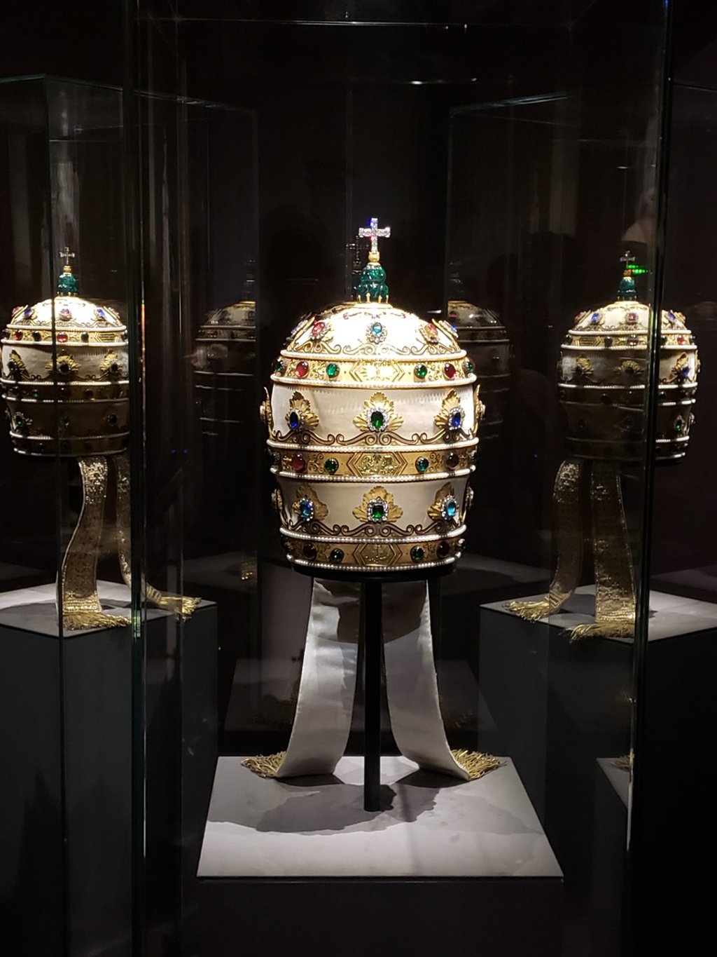 The exhibition features historically significant pieces, such as the tiara that Napoleon gave Pope Pius VII following his 1804 coronation.