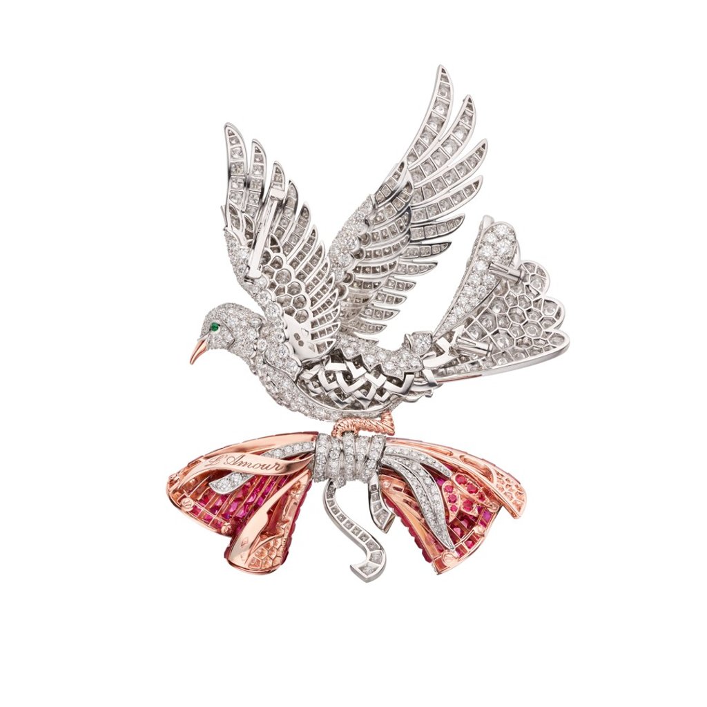 Van Cleef & Arpels. In white, red and pink gold, the Le Secret Colombe Mystérieuse clip features rubies, diamonds, emeralds and the brand’s traditional Mystery Set rubies. Price on request Van Cleef & Arpels. In white, red and pink gold, the Le Secret Colombe Mystérieuse clip features rubies, diamonds, emeralds and the brand’s traditional Mystery Set rubies. Price on request