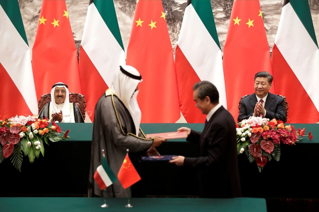 Kuwaiti Emir Sheikh Sabah Al-Ahmad Al-Jaber Al-Sabah (seated left) and Chinese President Xi Jinping (seated right) applaud at a signing ceremony in Beijing. Photo: Reuters