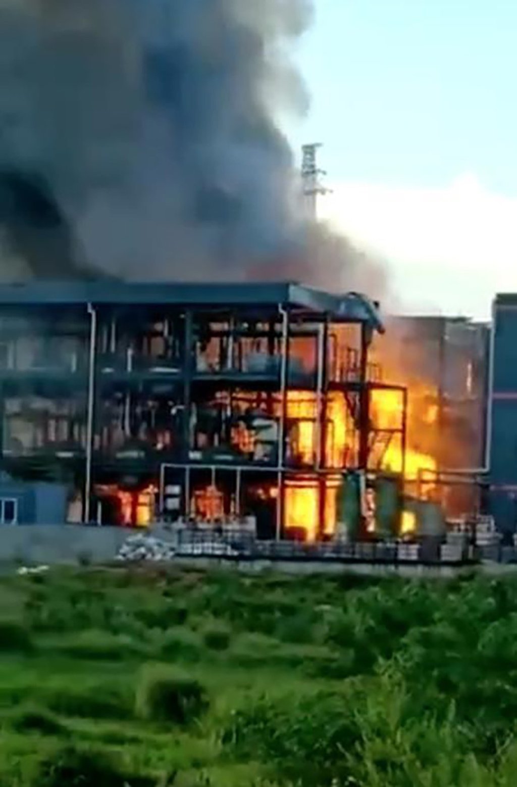 Local firefighters told a newspaper that the blast had been caused by a methanol explosion. Source: Sohu.com
