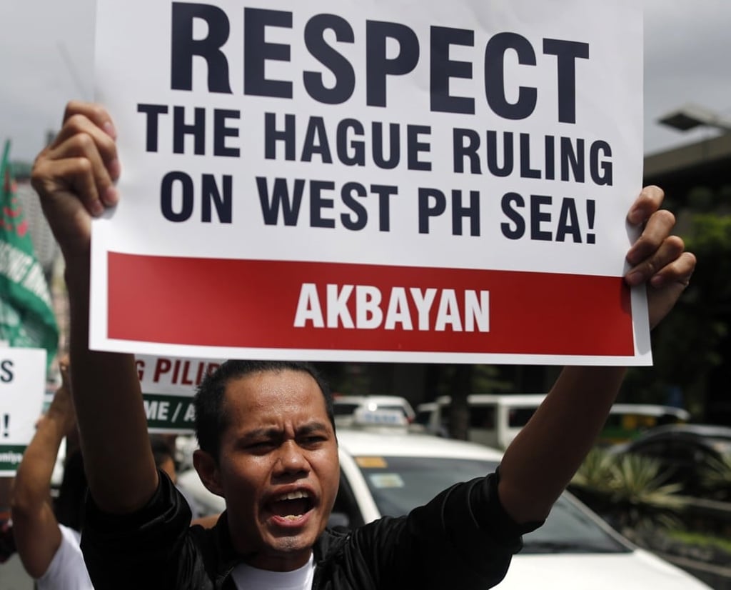 A Philippine activist holds a placard during a protest at the Chinese Consulate in Makati, south of Manila. Photo: EPA