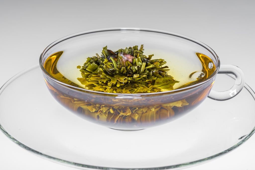 Blooming tea balls from Hälssen & Lyon from making green tea. Photo: Hälssen & Lyon