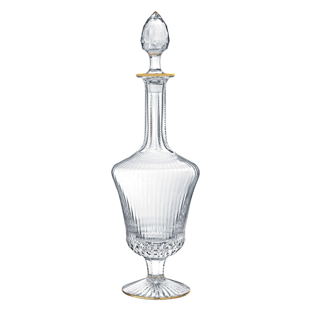 Saint Louis. This crystal Apollo gold rim wine decanter has fine engravings across its parison, HK$10,750