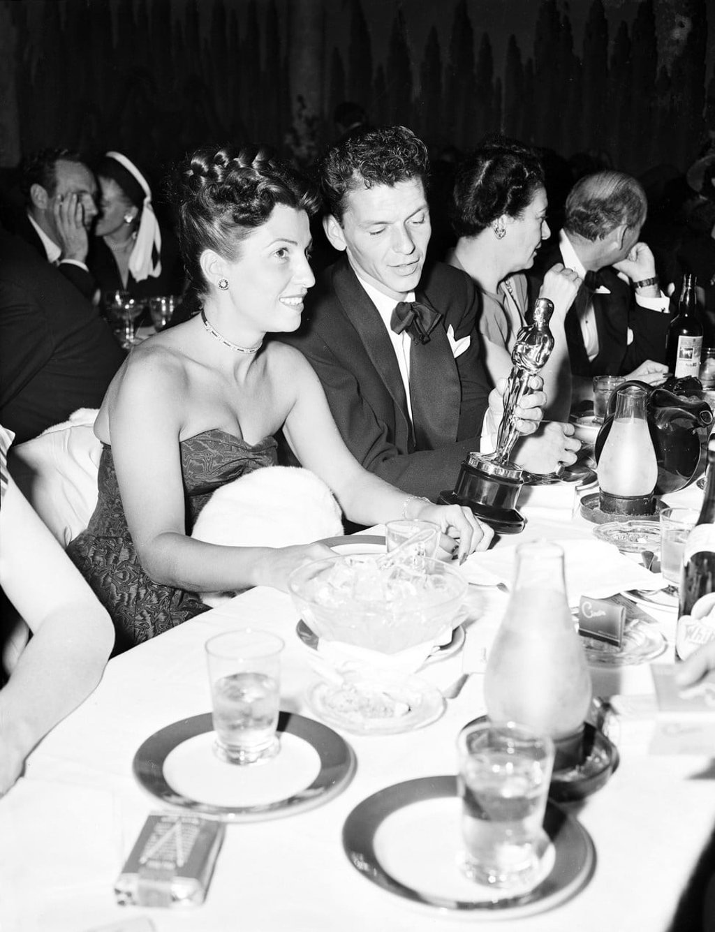 Nancy and Frank Sinatra in 1946. Photo: AP