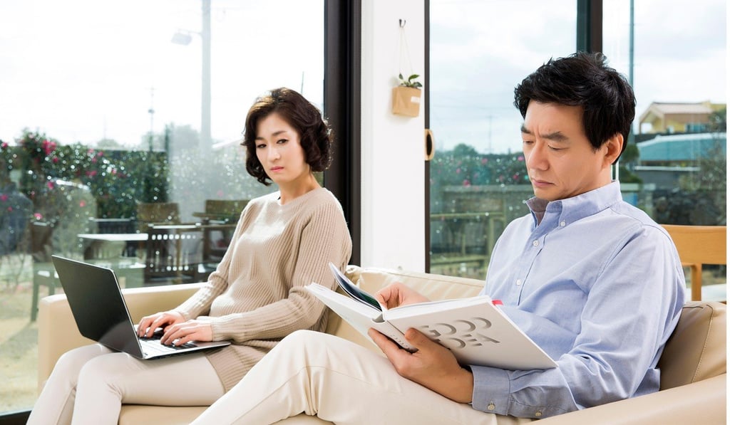 Many Asian couples find it difficult to express affection. Photo: Alamy