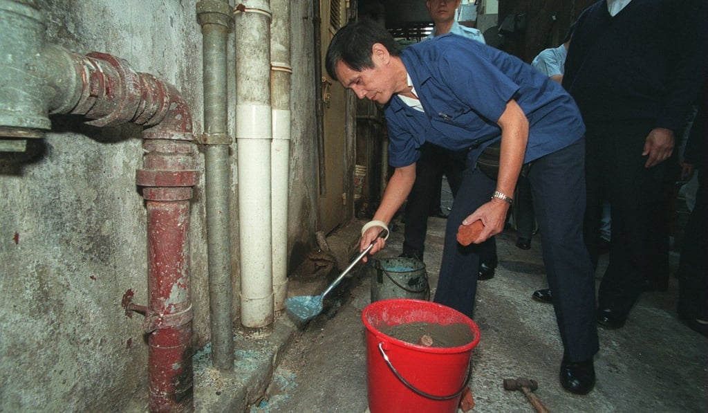 Pest control officers conducting an inspection. Photo: Oliver Tsang